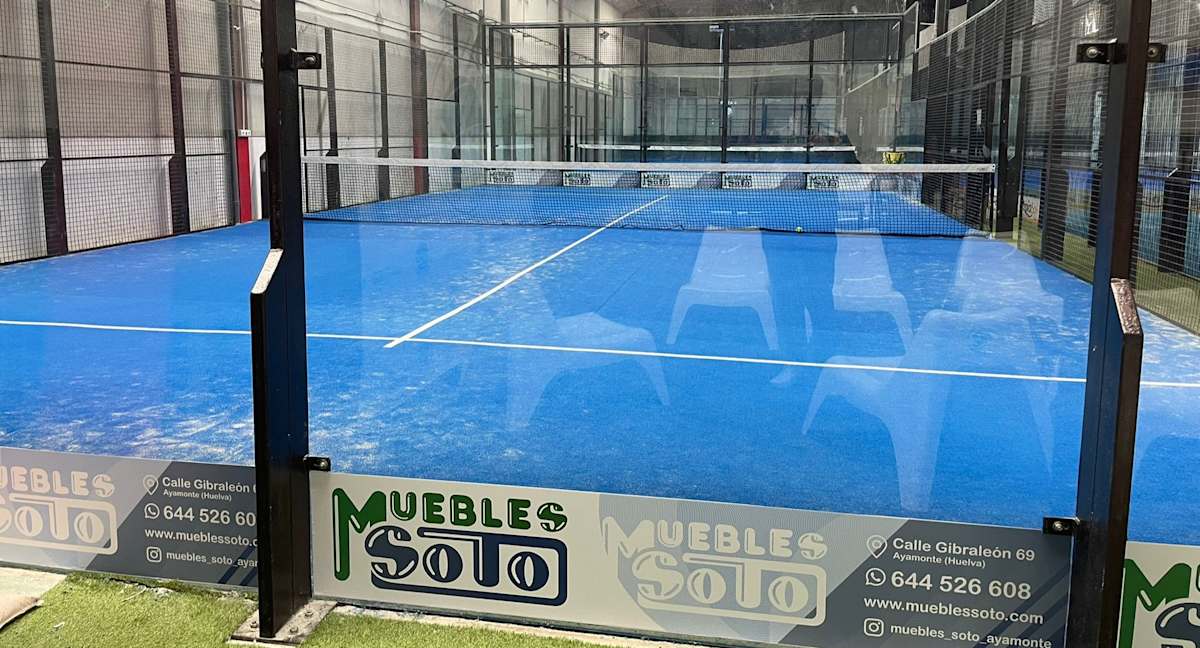 Padel Sube A La Red — photo 1 of 5