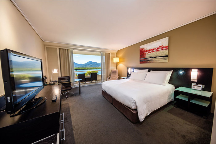 Hilton Cairns