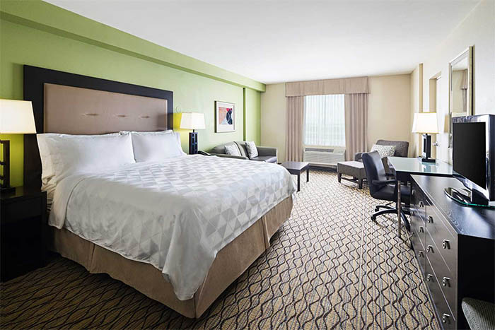 Holiday Inn & Suites Across from Universal Orlando