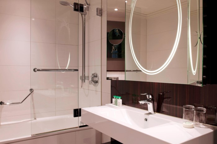 Renaissance Paris Nobel Tour Eiffel Hotel