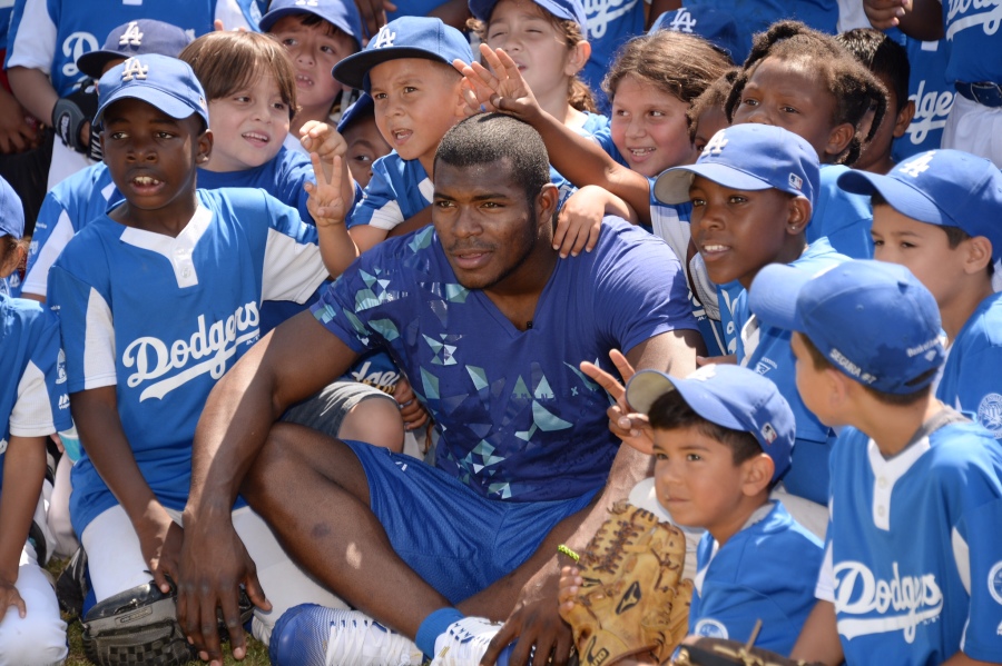 Dodgers' Yasiel Puig hosts poker tournament