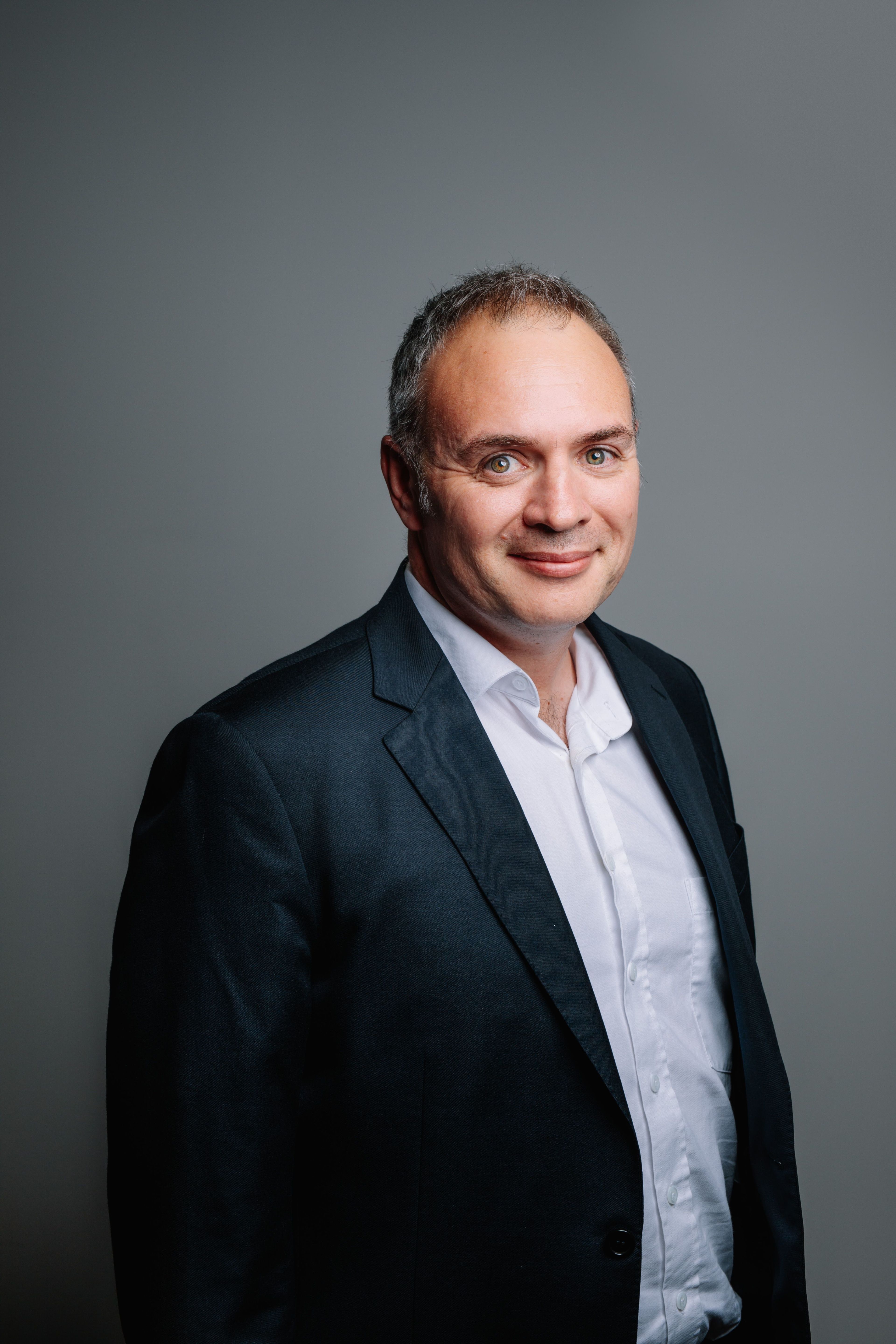 head shot of man in blue suit, Simon Cordell of Plenti