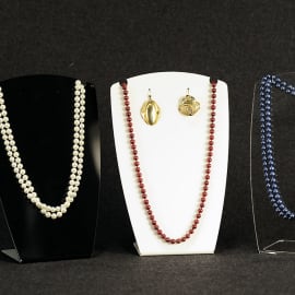 Displays for necklaces
