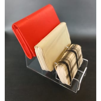 ESPOSITORE PER POCHETTE-PORTAFOGLI IN PLEX  3 POSTI