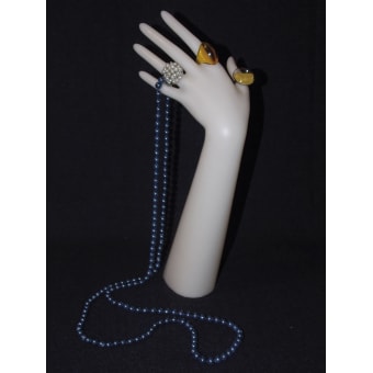 Hand for rings and necklace