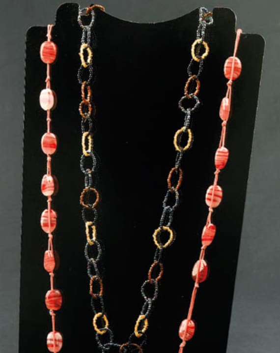 Plexiglass display for necklaces