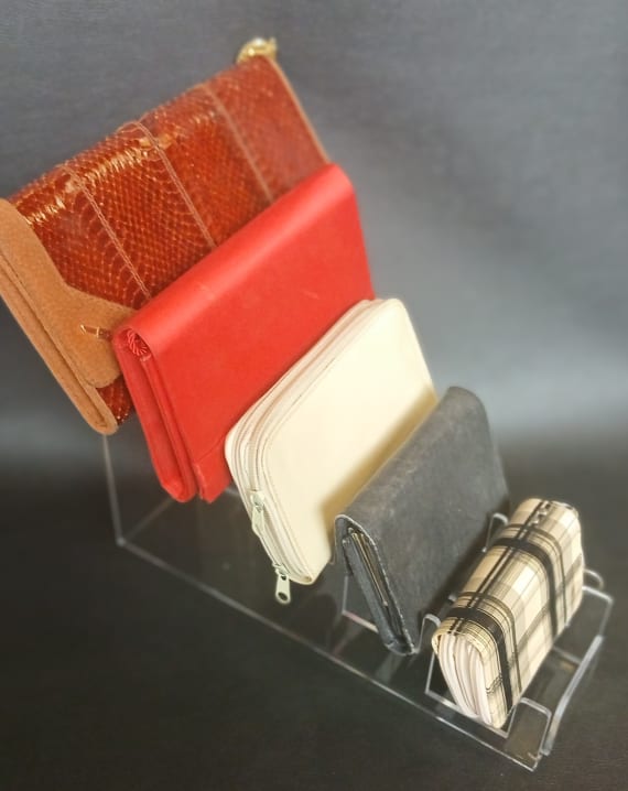 ESPOSITORE PER POCHETTE-PORTAFOGLI IN PLEX 5 POSTI