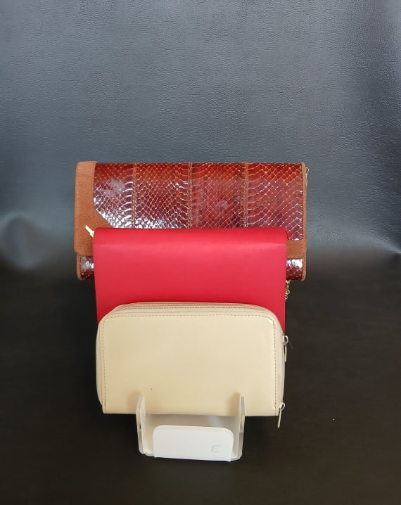 ESPOSITORE PER POCHETTE-PORTAFOGLI IN PLEX  3 POSTI