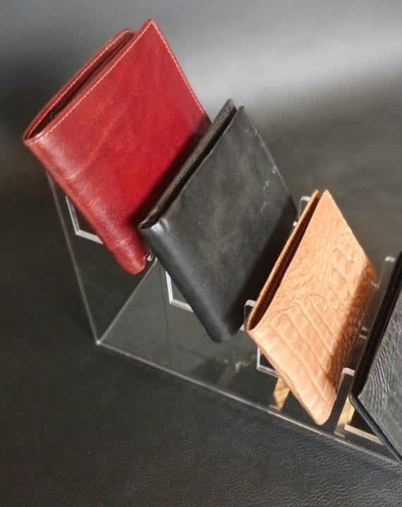 ESPOSITORE PER POCHETTE-PORTAFOGLI IN PLEX 4 POSTI