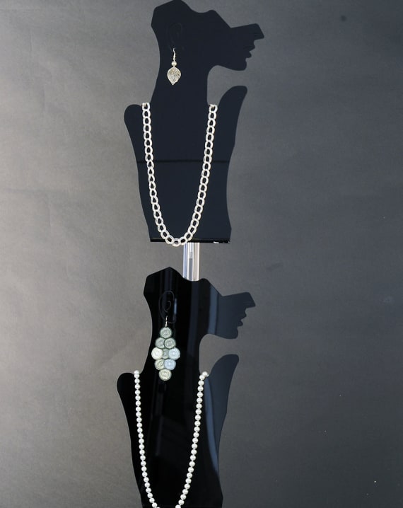 Plexiglass display for necklaces and earrings