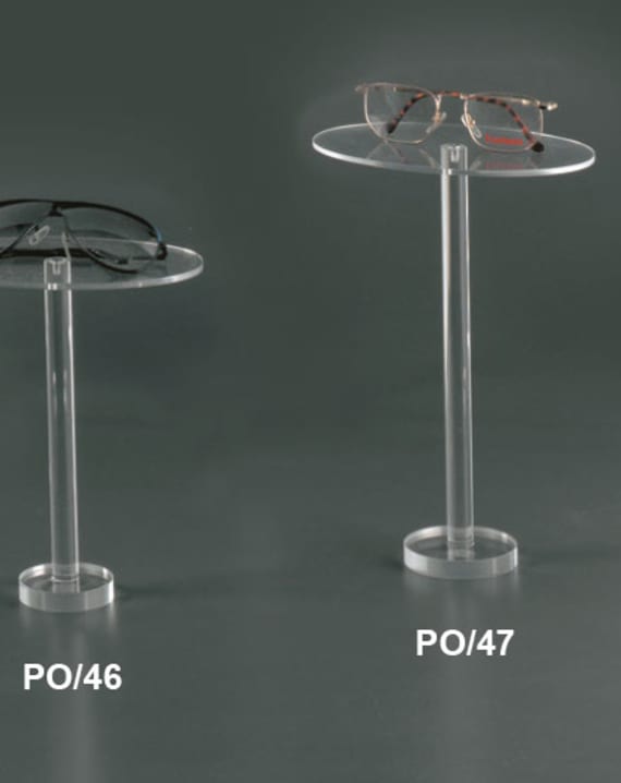 Plexiglass display for glasses