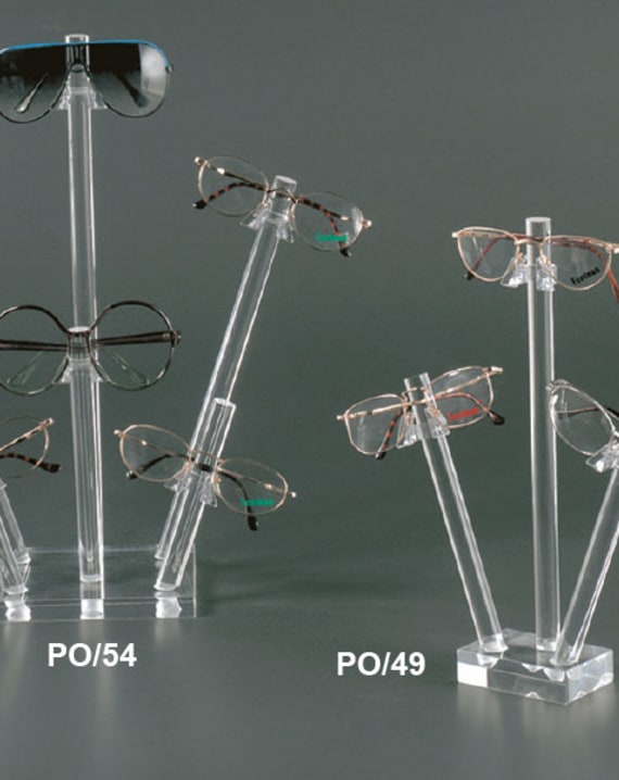 Plexiglass display for 4 glasses