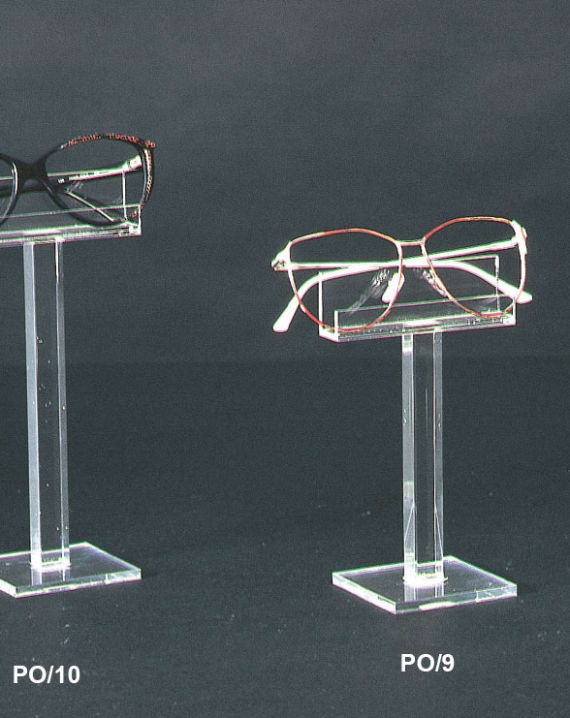 Plexiglass display for glasses