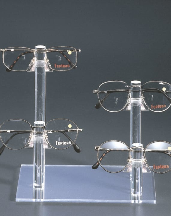 Plexiglass display for glasses