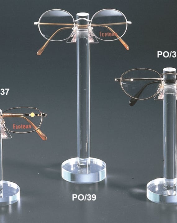 Plexiglass display for glasses