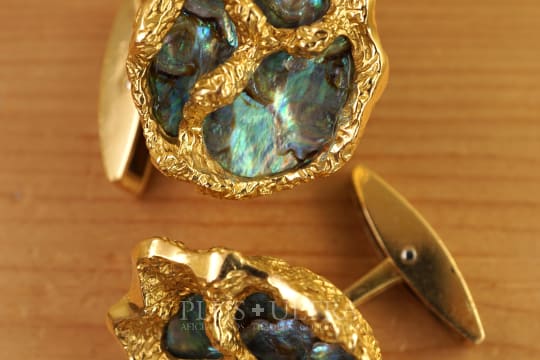 Gubelin Naturalistic StoneDial-CuffLinks: Mother-of-Pearl, Gilbert Albert