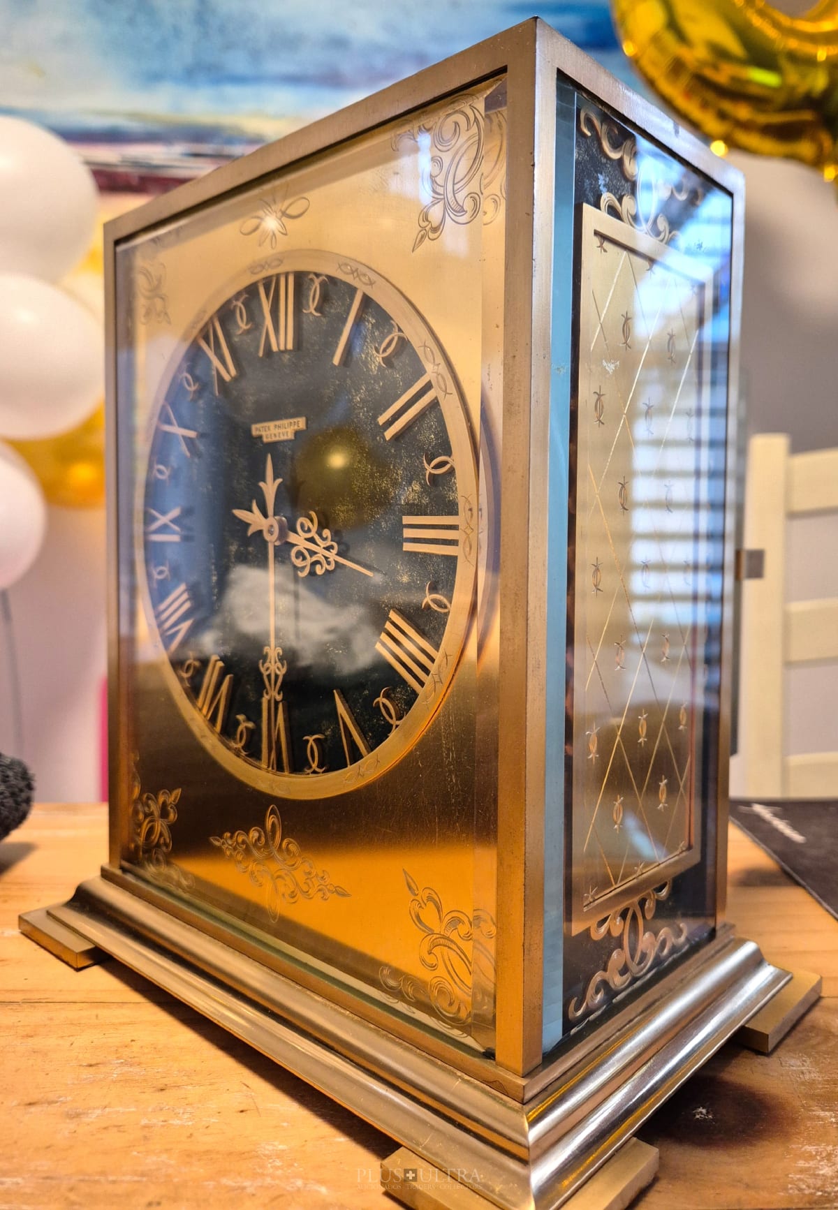 Rare Jade-Green Solar Desk-Clock, Faceted Glass | Plus Ultra AG Rare Jade-Green Solar Desk-Clock, Faceted Glass | Plus Ultra AG