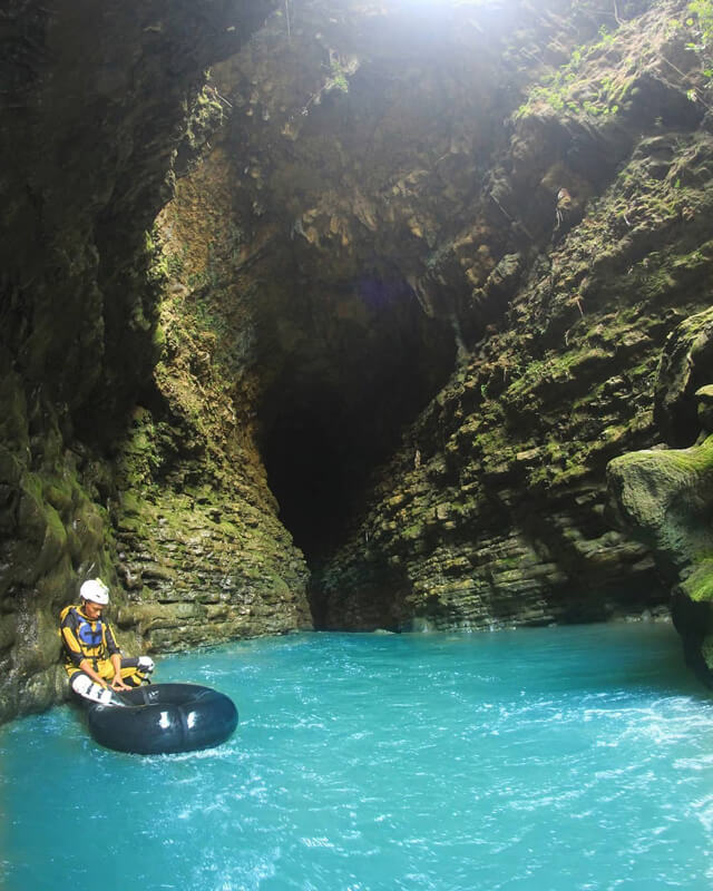 Wisata Tubing Gua Kalisuci 