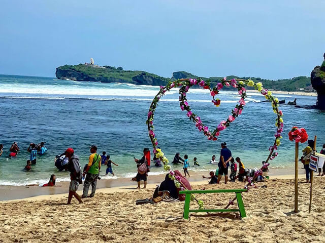 Pantai Sadranan Gunungkidul