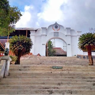 Makam Girigondo