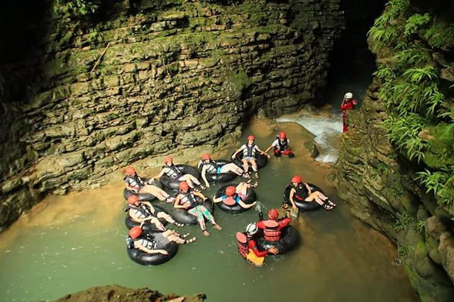 Body Rafting at Kalisuci Cave