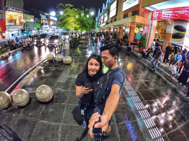 Very romantic couples in yogyakarta