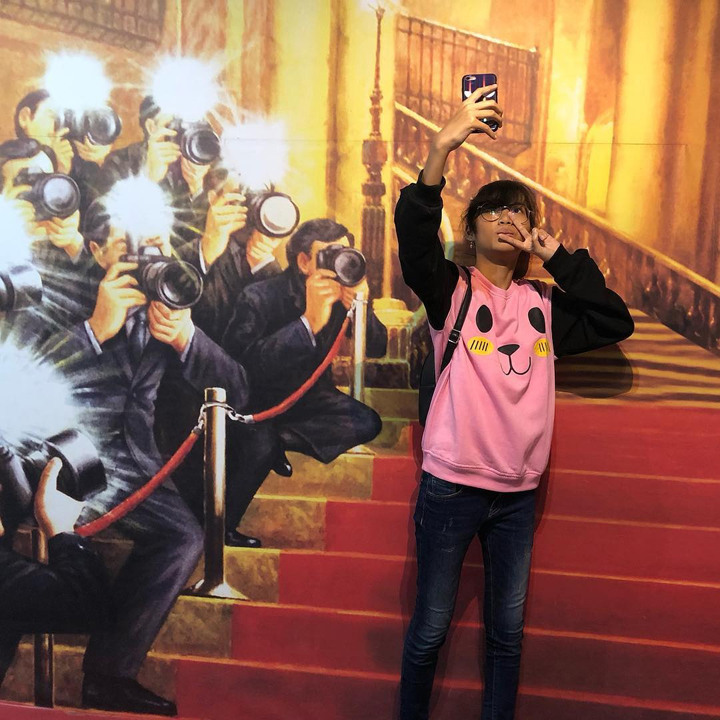 Girl taken selfie at Demata Trick Eye Museum