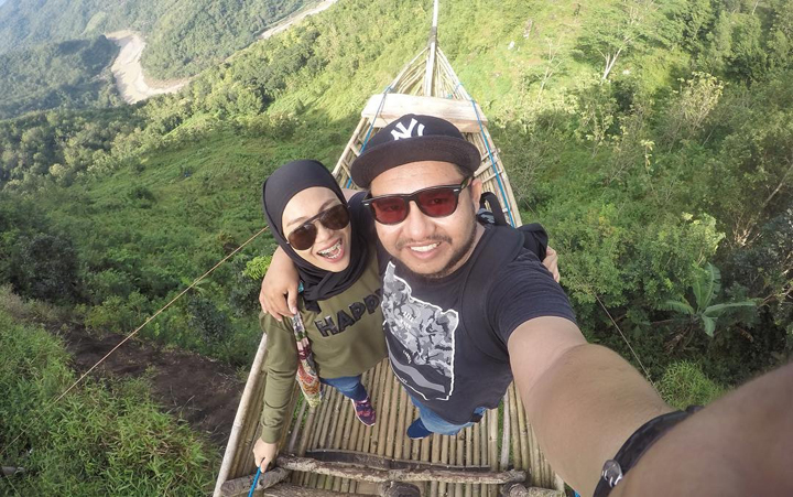 Couple taken welfie at Bukit Mojo Yogyakarta.