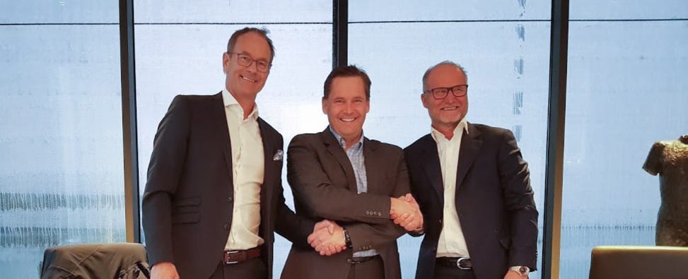 Lasse Johansen, daglig leder i Solid Entreprenør, under kontraktsignering med Eirik Thrygg (adm.dir. Höegh Eiendom) og Lasse Lundhaug (adm.dir. Profier)