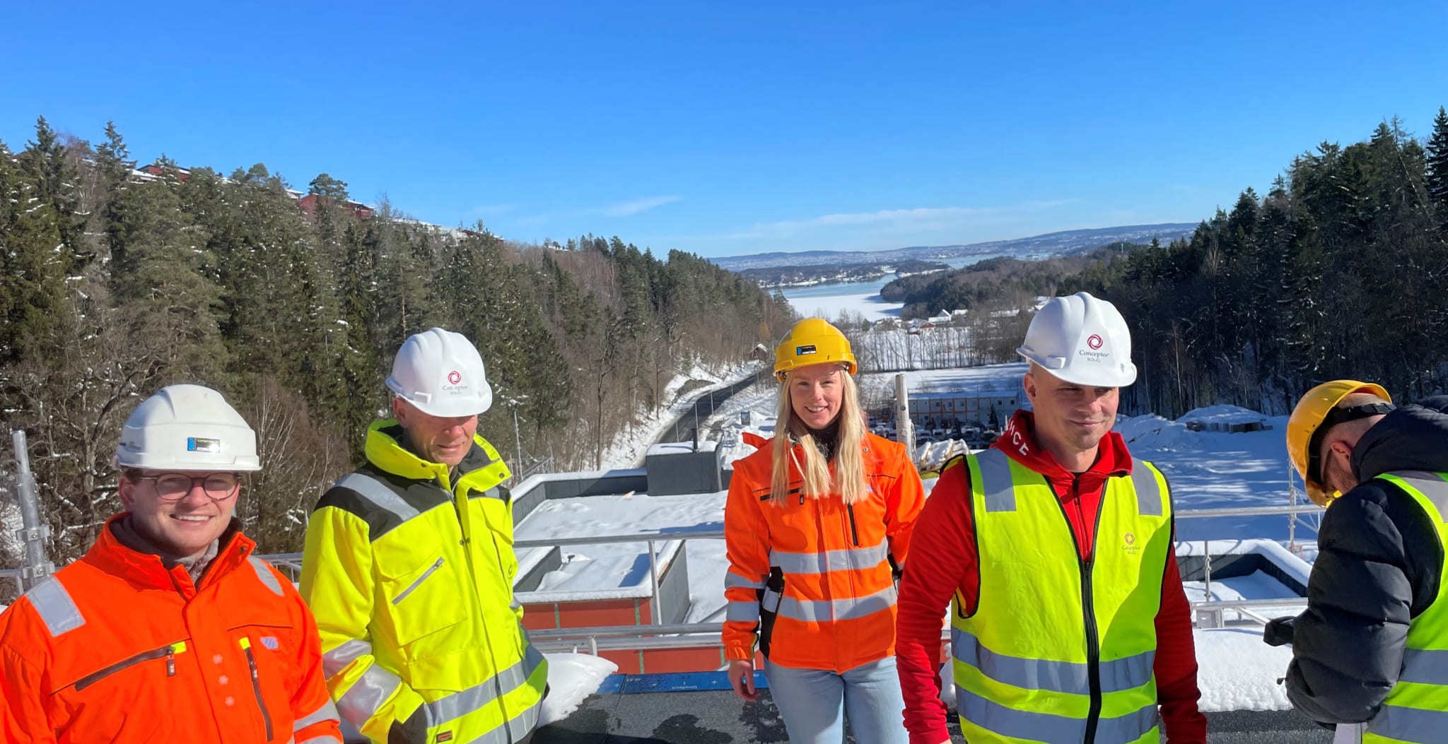 Johan Sundheim, prosjektsjef hos ØMF Asker Ringerike AS, venstre, Lasse Skjelbred er adm. direktør i Conceptor Bolig AS, Katrine Sinkaberg er prosjektingeniør i ØMF Asker Ringerike AS og Henryk Hüls er prosjektleder for Langenga i Conceptor Bolig AS.