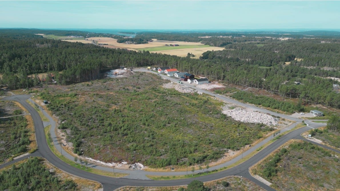 Strømnesåsen ligger flott til i Råde, med kort vei til både E6, Råde Stasjon, ferskvann og saltvann