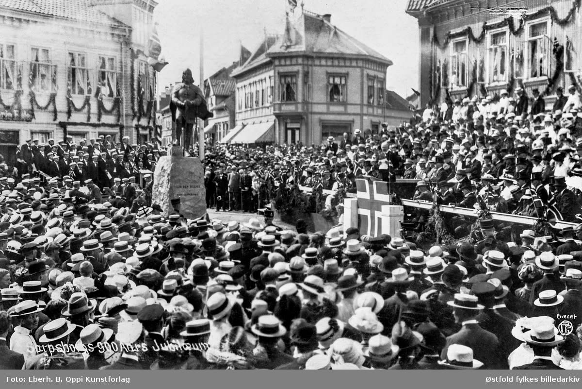 Bilde hentet fra Digitalt Museum. Avduking av Olav Den Hellige ved 900-års markeringen i 1916. 