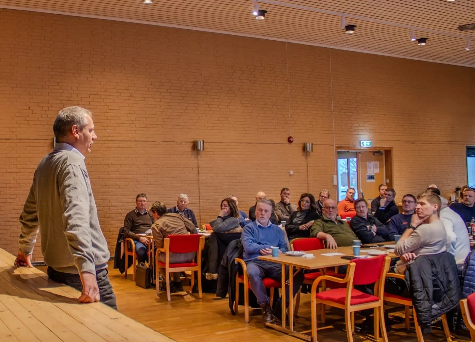 Nærmere 60 deltagere var samlet på denne ukens frokostmøte hos Råde Næringsforening. Foto: Benjamin Pettersen