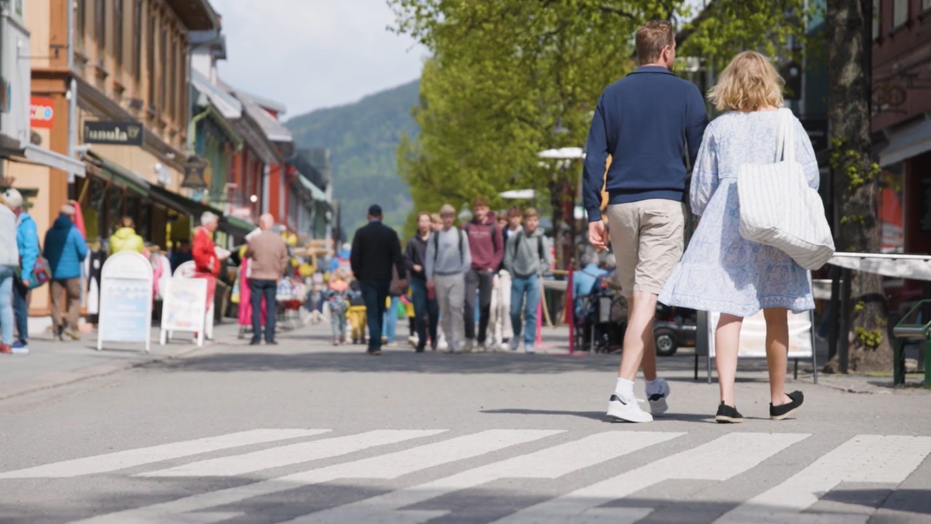 BY OG NATUR: Fra Hagejordet er det kort vei til både Lillehammer sentrum og flott natur, og bussen stopper like ved.