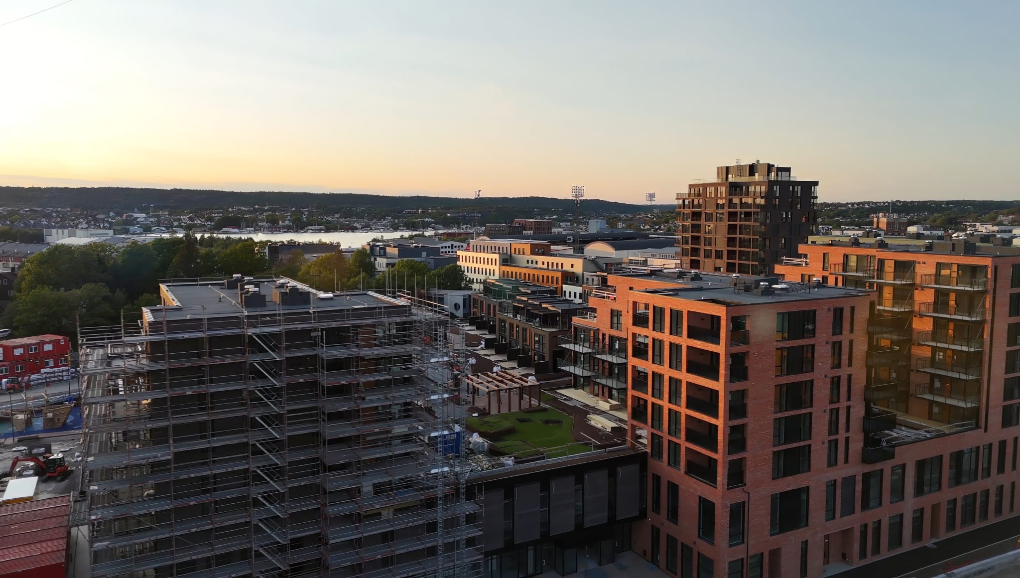 Byhaven ferdigstilles i disse dager. To bygg er allerede klare for innflytting, og flere boliger blir klare utover høsten og vinteren. 