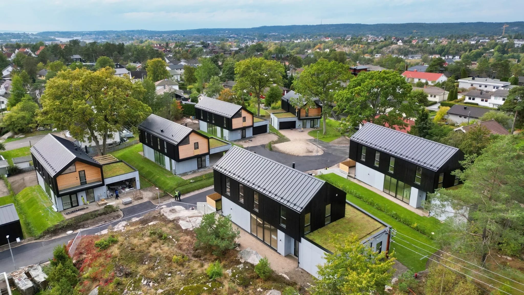 Oredalstunet: 7 lekre eneboliger tegnet av Line Solgaard Arkitekter i Oredalen, Fredrikstad