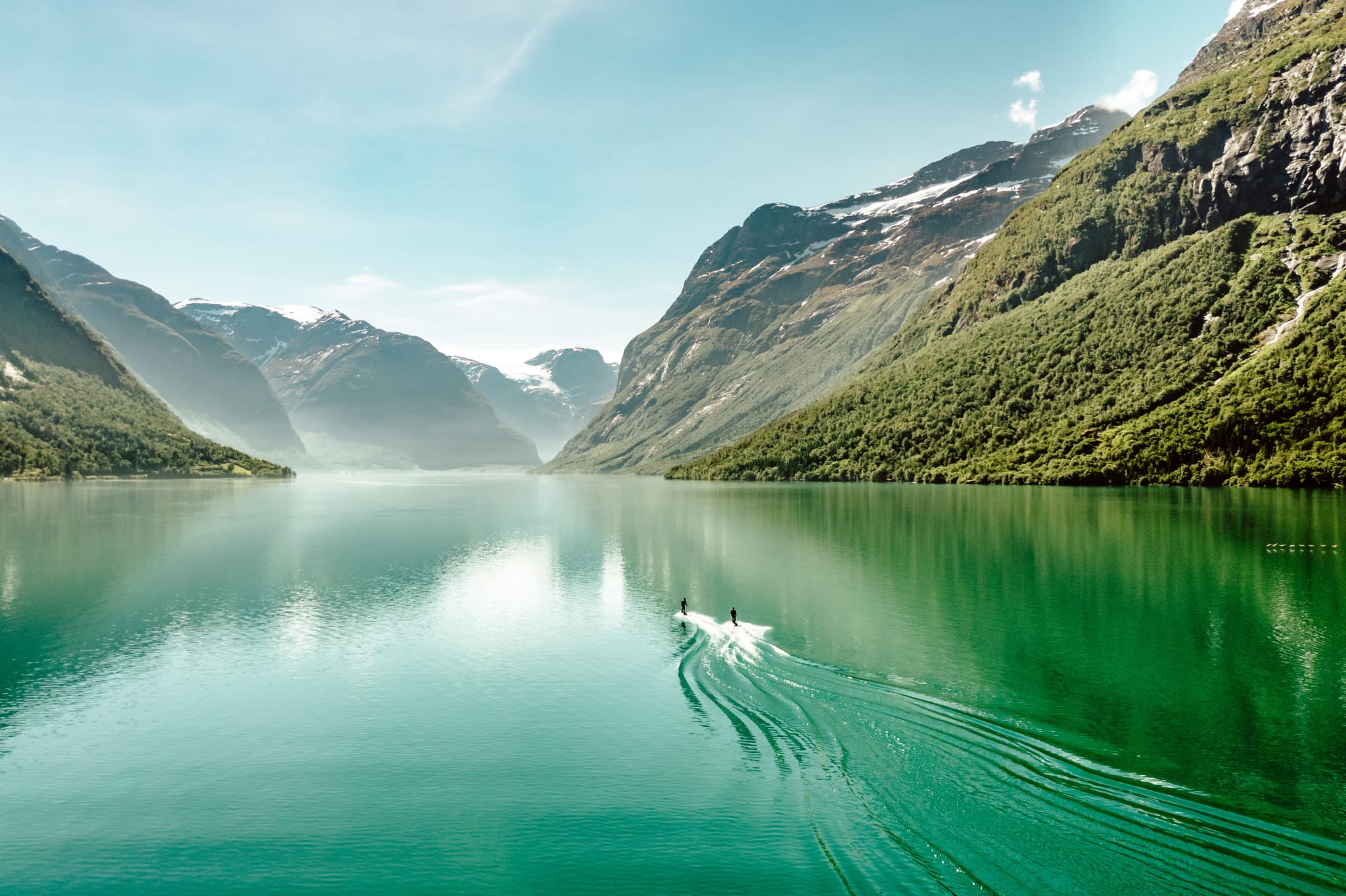 Opplev den spektakulære naturen frå vannflata.