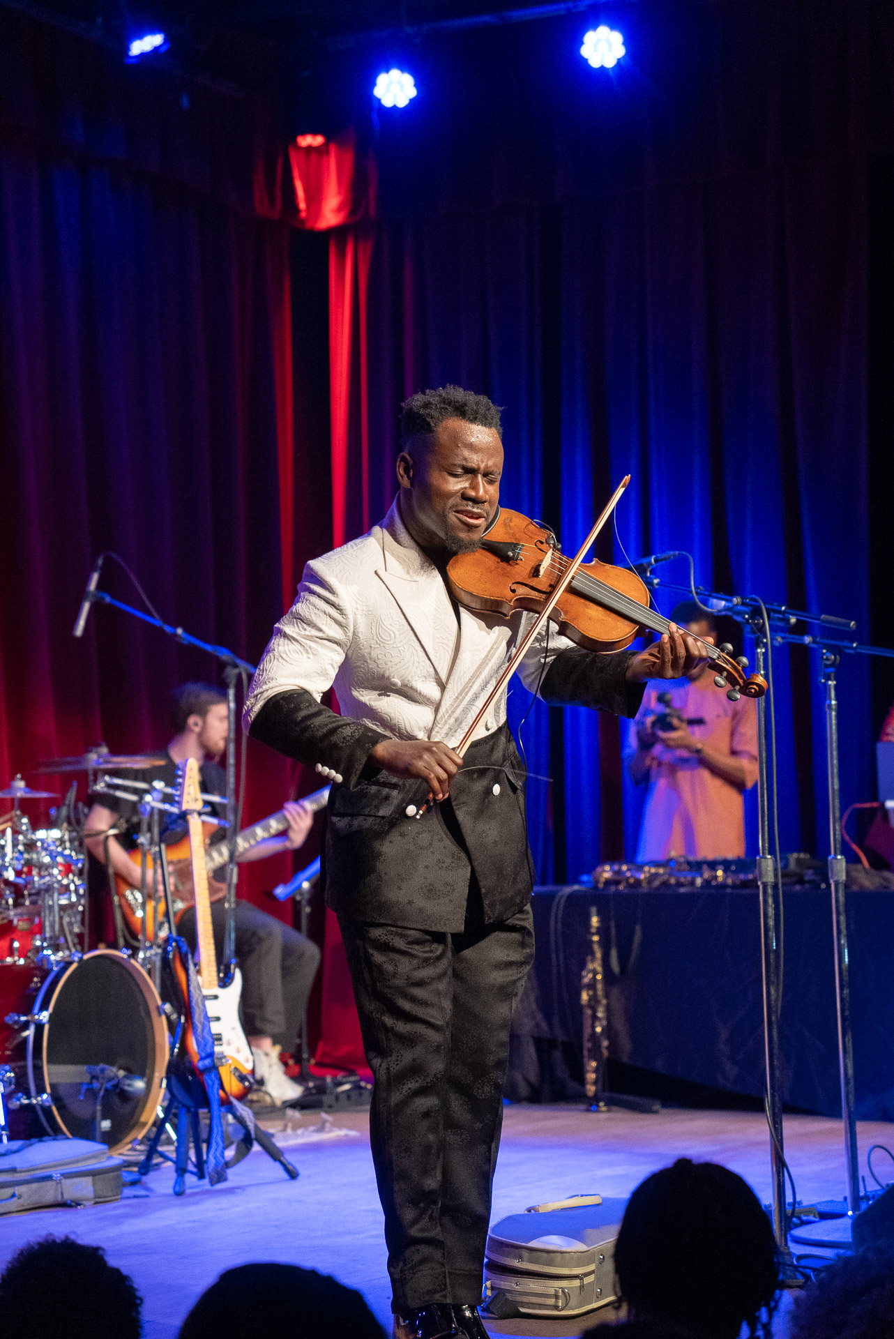 Demola Violinist - Tour