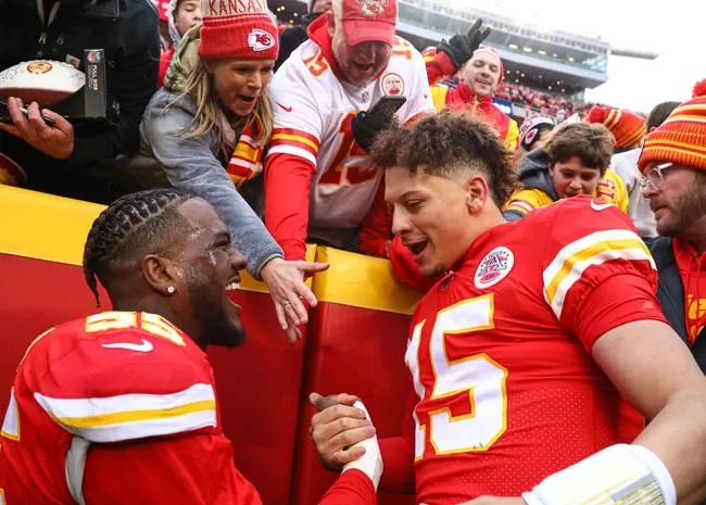 Kansas City Chiefs at LA Chargers 9/20/20 - NFL Picks & Predictions