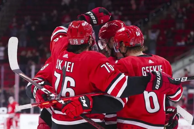 Panthers vs Hurricanes 4/8/21 - NHL Picks & Predictions