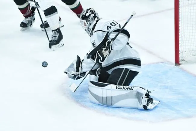 Los Angeles Kings at Arizona Coyotes 5/5/21 - NHL Picks & Predictions