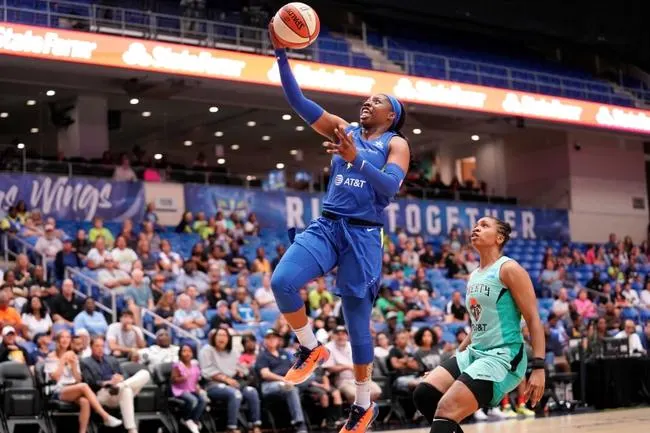 Dallas Wings at Chicago Sky 8/17/21 - WNBA Picks & Predictions