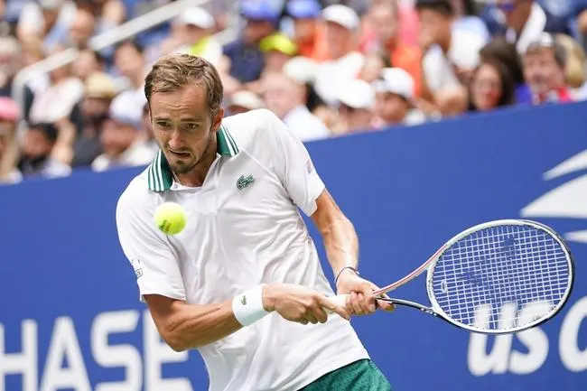 Daniel Evans  vs. Daniil Medvedev 9/5/21 - US Open Men Singles Picks & Predictions