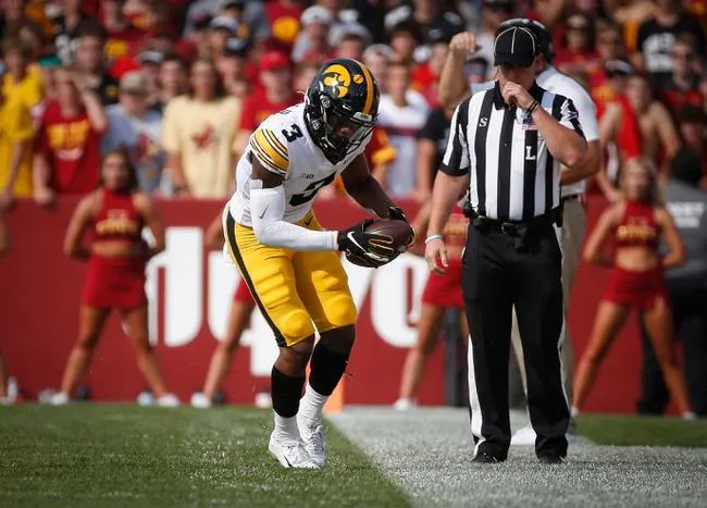 Kent State at Iowa 9/18/21 - College Football Picks & Predictions