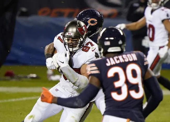 Chicago Bears at Tampa Bay Buccaneers 10/24/21 - NFL Picks & Predictions