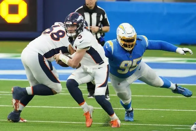 Los Angeles Chargers at Denver Broncos 11/28/21 - NFL Picks & Predictions