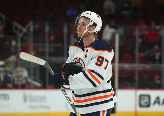 Edmonton Oilers at Arizona Coyotes 11/24/21 - NHL Picks & Predictions