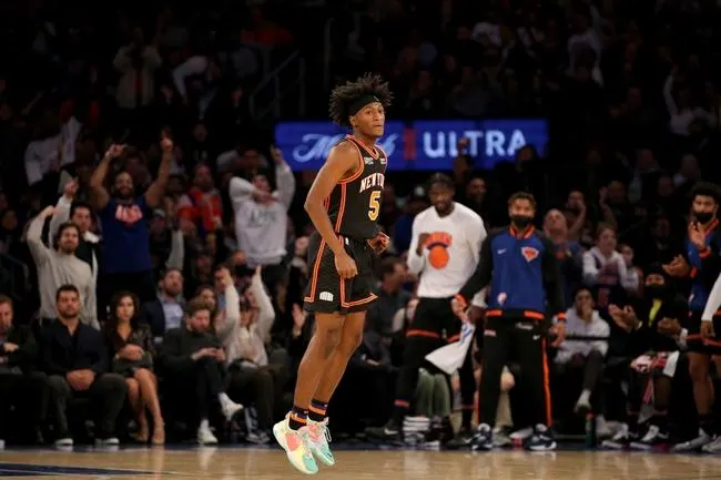 Phoenix Suns at New York Knicks 11/26/21 - NBA Picks & Predictions