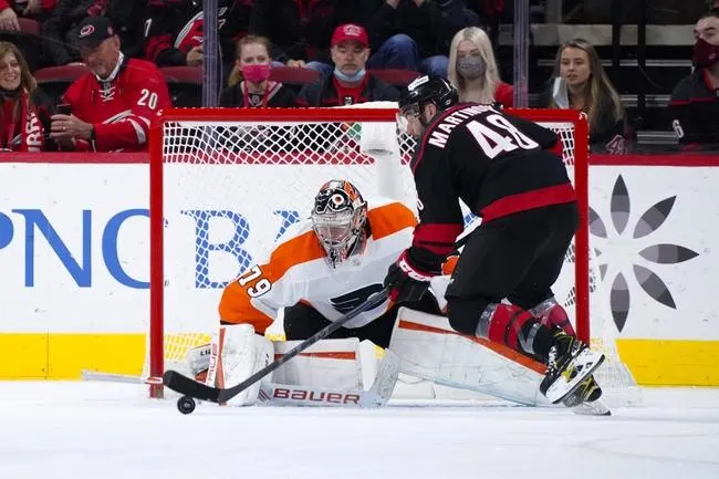 Carolina Hurricanes at Philadelphia Flyers 11/26/21 - NHL Picks & Predictions