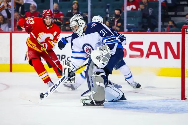 Winnipeg Jets at Calgary Flames 11/27/21 - NHL Picks & Predictions